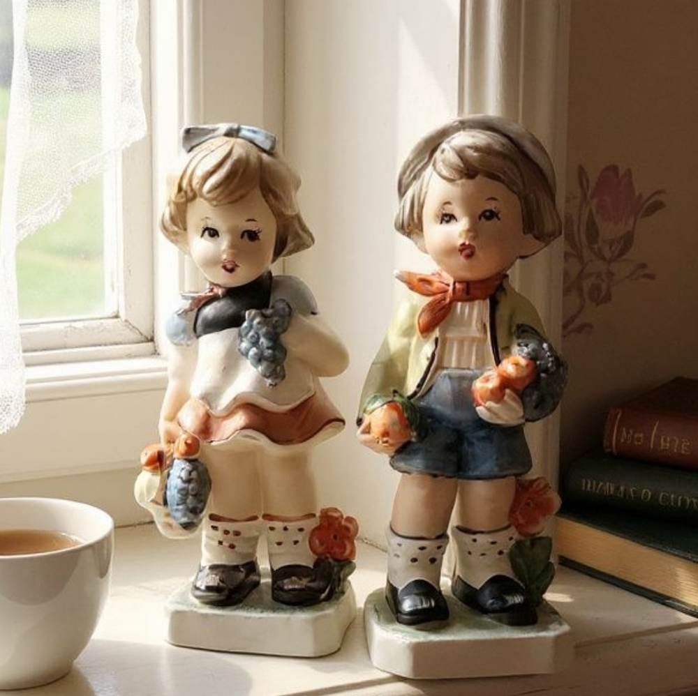 VINTAGE Charming Ceramic Boy and Girl Figurines very good condition